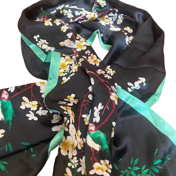 ❌SOLD❌ The Met Silk Scarf - Picture 5 of 6